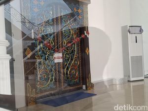 Malam Nobar Final Piala Dunia, Pagi Ruang Kerja Bupati Lobar Disegel KPK