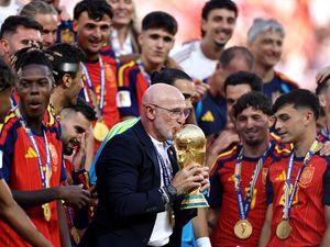 Spanyol Besutan De la Fuente Kawinkan Piala Dunia dan Euro