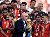 Spanyol Besutan De la Fuente Kawinkan Piala Dunia dan Euro