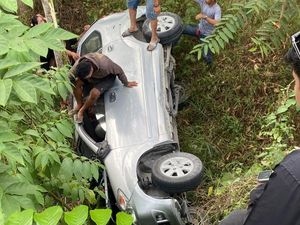 Avanza Tabrak Pemotor Lalu Masuk Jurang di Samboja, 6 Luka-1 Patah Tulang