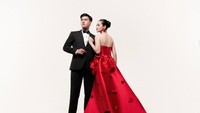 7 Potret Prewedding Dea Annisa, Memukau Dengan Gaun Merah Berhias Bunga 3D