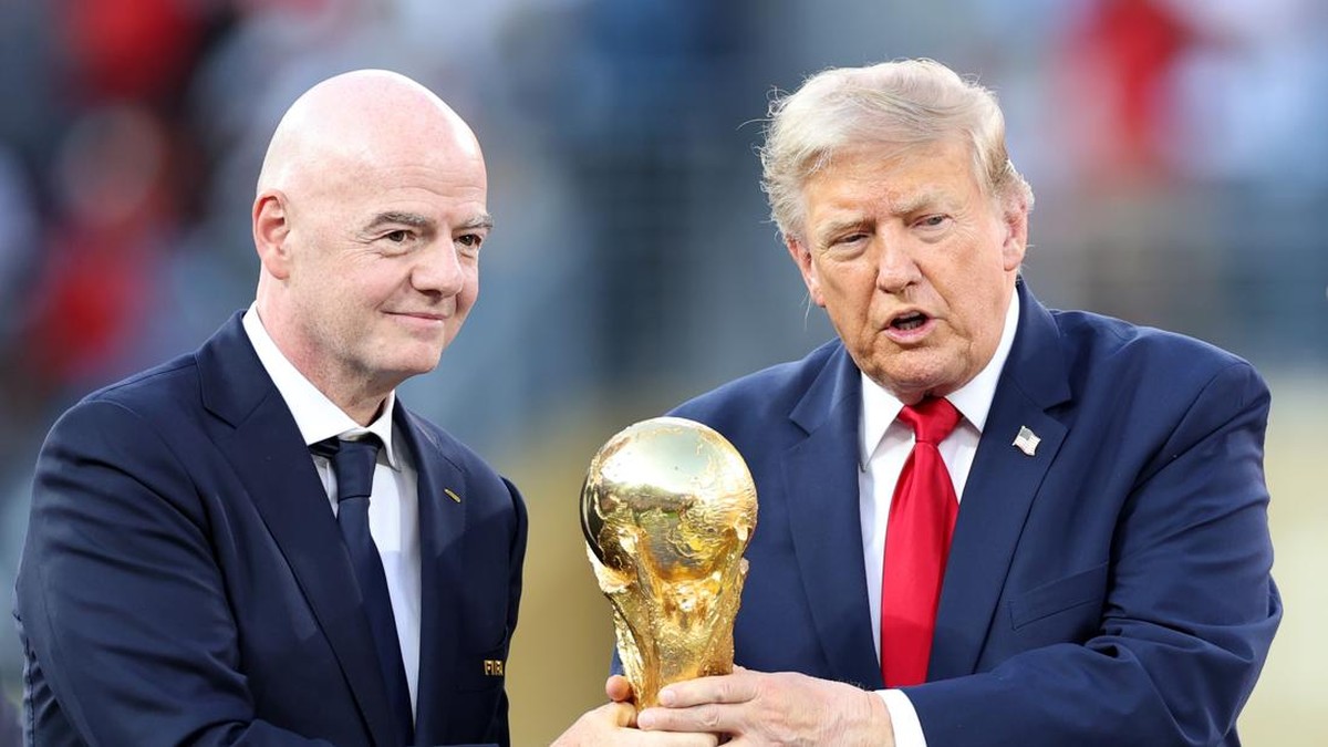 Gianni Infantino dan Donald Trump. (Foto: Getty Images/Dan Mullan)