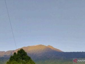 Gunung Sorikmarapi Sumut Berstatus Waspada, Warga Diminta Jaga Jarak