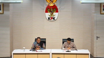 KPK Sita Bukti Rp 9 M Saat OTT Bupati Lombok Barat, Termasuk Alphard