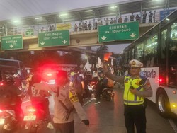 Sempat Macet Imbas Demo di UKI Jaktim, Lalin di Cawang Kini Berangsur Normal