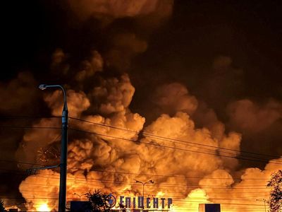 Mal di Ukraina Terbakar Kena Sasaran Drone Rusia
