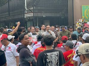 Massa BEM Mahasiswa-Ormas Demo Kejati Jatim, Desak Febrie Ditangkap