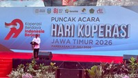 Menkop-Gubernur Jatim Serahkan Penghargaan Tokoh Koperasi