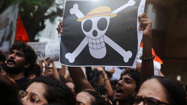 Momen Bendera One Piece Berkibar di Kolkata India