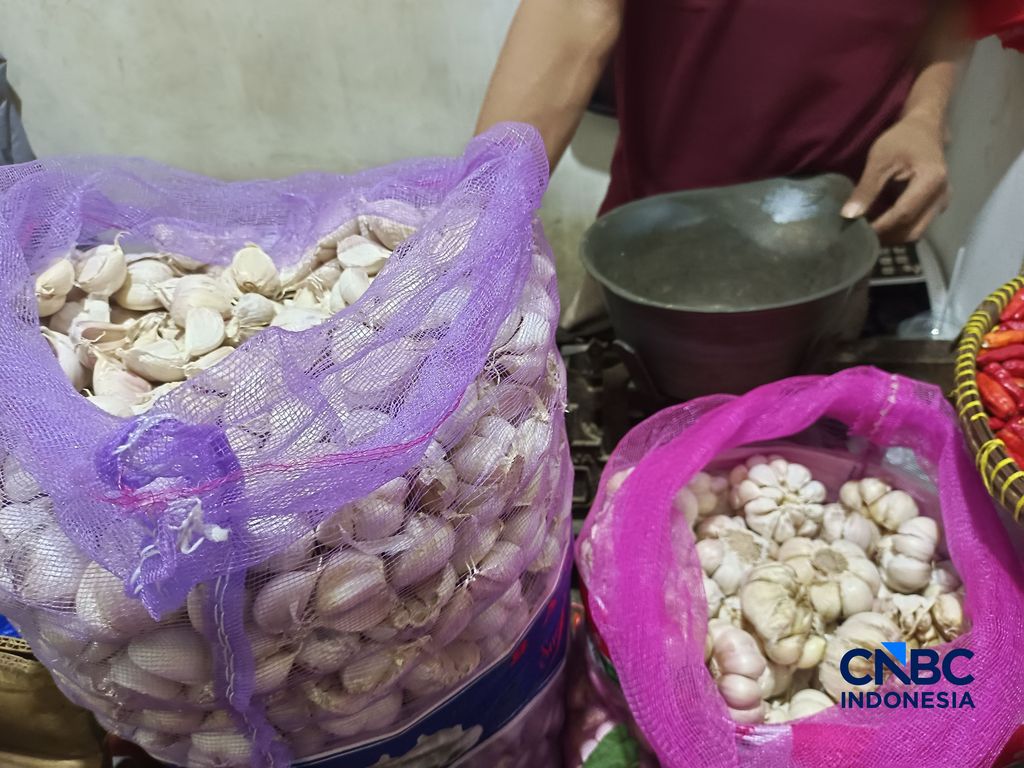 Pantauan nilai pangan di Pasar Rumput, Jakarta Selatan, Selasa (21/7/2026). (CNBC Indonesia/Martyasari Rizky)