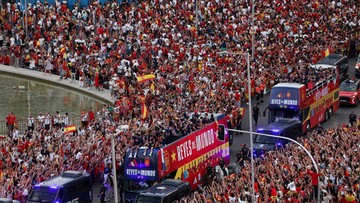 Spanyol Pawai Juara Piala Dunia, Kota Madrid Jadi 'Merah'