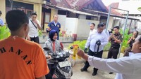 Rekonstruksi Pembunuhan Bidan di Situbondo, Suami Peragakan 26 Adegan