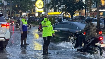 Kapolda Riau Apresiasi Respons Cepat Polantas Tangani Banjir di Pekanbaru