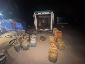 Polda Riau Ungkap Kasus BBM Subsidi: 3 Tersangka Ditangkap, 2 Truk Disita