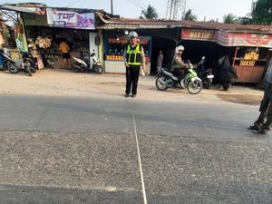 Pelajar di Palembang Tewas Terlindas Truk Usai Jatuh dari Motor, Ibu Selamat