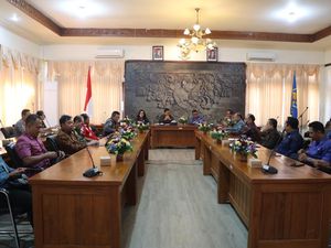 Membeludak, 1.230 Peserta Ramaikan Lomba Perahu Layar Mini Lovina Festival