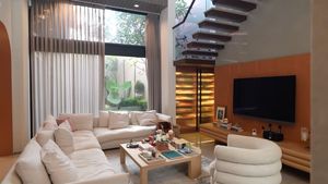 Intip Rumah Mewah Pevita Pearce, Konsep Open Space dengan Pink Powder Room