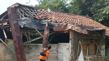 9 Rumah di Bogor Rusak Diterjang Angin Kencang, Warga Mengungsi
