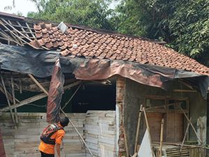 9 Rumah di Bogor Rusak Diterjang Angin Kencang, Warga Mengungsi