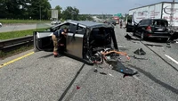 Kecelakaan Horor! Tesla Cybertruck sampai Terbelah Dua