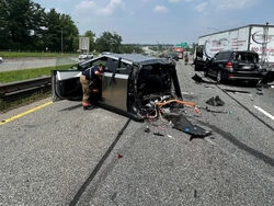 Kecelakaan Horor! Tesla Cybertruck sampai Terbelah Dua