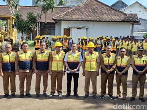 Pemprov NTB Terjunkan 80 Personel TRC Sisir Jalan Rusak di Lombok-Sumbawa