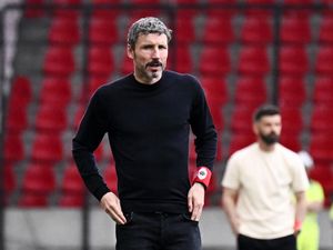 Van Bommel Latih Belgia, Courtois: Reputasinya...