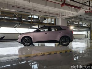 Canggih! Mobil Listrik Rp 300 Jutaan dari BAIC Bisa Parkir Sendiri