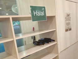 Bikin Geram! Bekas Botol Bir Ditinggal di Rak Alat Makan Halal