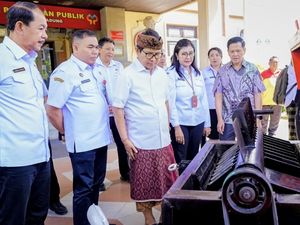 Pemkab Badung Terima Bantuan 2 Mesin Pencacah Sampah Organik