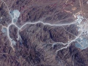 Trump Ancam Bombardir Gunung Pickaxe di Iran, Apa Pentingnya?