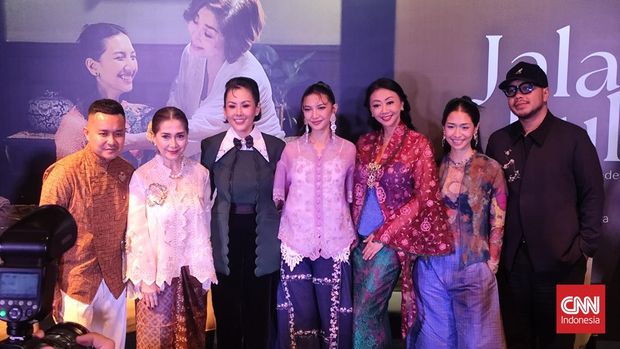 Film Pendek Jalan Pulang Bakti Budaya Djarum Foundation merilis film pendek Jalan Pulang yang dibintangi Sheila Dara, Widyawati, Asri Welas, dan Sharon Sitania, di Cinema XXI Plaza Indonesia Jakarta Pusat, Rabu (22/7).