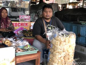 Menanti Solusi Pemkot untuk Gilang Difabel Penjual Rambak di Pasar Ngasem