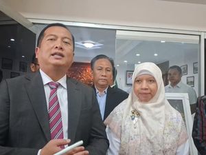 Iqbal Serahkan Radiogram Mendagri ke Nurul Adha Usai LAZ Jadi Tersangka KPK
