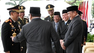 Hangat Penuh Tawa, Momen Kompak Kapolri-Panglima TNI Dampingi Prabowo di Praspa 2026