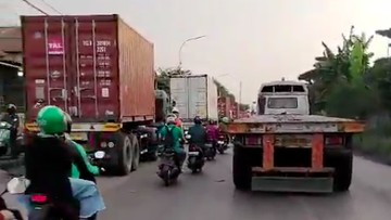 Pemotor Emosi Kena Macet Cakung-Cilincing, Curhat 'Terpanggang' di Jalan