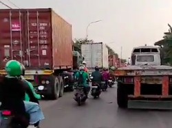 Pemotor Emosional Kena Macet Cakung-Cilincing, Curhat Terpanggang di Jalan