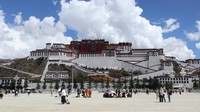 Menyusuri Jejak Budaya Tibet di Jantung Kota Lhasa
