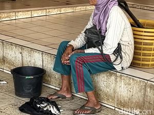25 Tahun Jadi Bakul Ikan, Parsim Berjuang demi Impian ke Tanah Suci