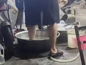 Pegawai Diduga Cuci Kaki di Baskom Sayur, Restoran Ini Langsung Tutup!