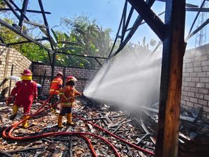 Mbah Kasanah Syok Rumahnya Terbakar Saat Ditinggal Gembala Kambing