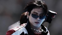 Jungkook BTS Viral Pakai Jaket Motor, Ganteng Maksimal di Final Piala Dunia