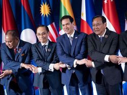 Hadiri KTT ASEAN, Menlu AS Ingatkan Bahaya Kendali Iran di Selat Hormuz