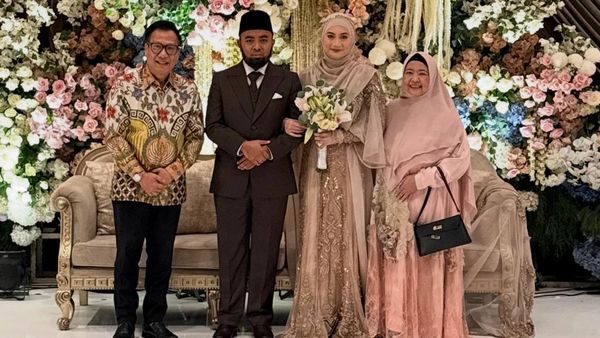 Gaya Hijab Syari Puteri Indonesia Pariwisata Ayu Pratiwi Menikah di Usia 39
