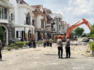 Polisi Olah TKP Insiden Ledakan Rumah Mewah di Medan