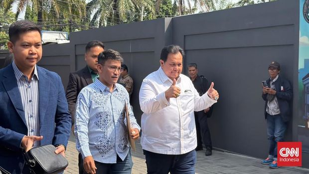 Ruben Onsu Ruben Onsu datang ke Pengadilan Negeri Jakarta Selatan dalam rangka sidang hak asuh anak melawan Sarwendah pada Rabu (22/7/2026).