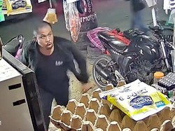 Sekelompok Pria di Kendari Serang Kios Pakai Sajam gegara Utang Rokok Ditolak