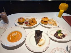 The Coach Restaurant: Makan Cantik Cicip Steak hingga Martini ala Coach