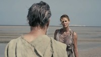 Charlize Theron Tak Berhenti Tatap Tubuh Matt Damon di The Odyssey, Akui Sampai Salah Fokus