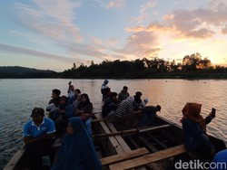 Video: Sungai Serayu Surut, Warga Banyumas Buka Wisata Perahu Dadakan